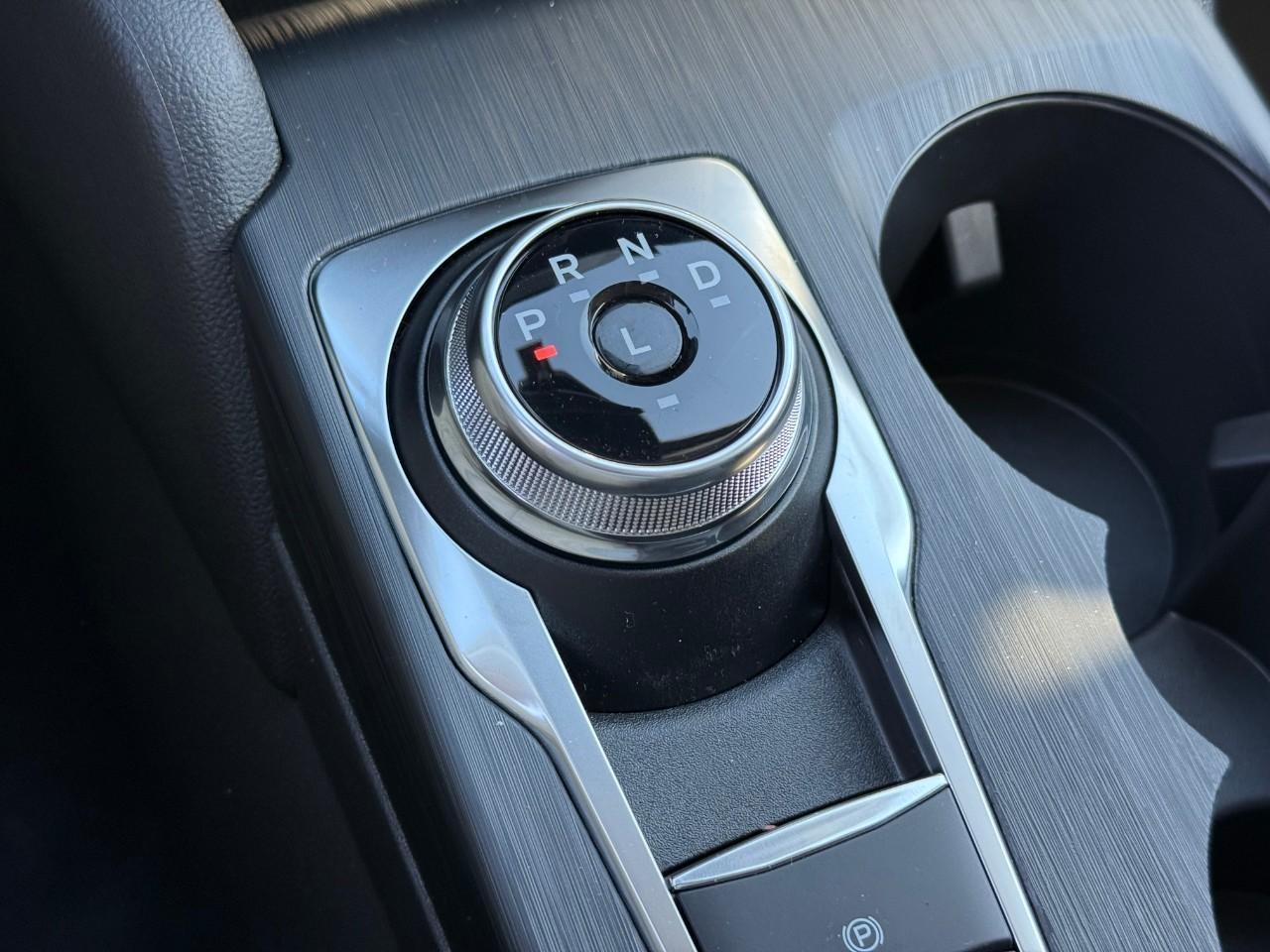 Ford Escape Vehicle Full-screen Gallery Image 17