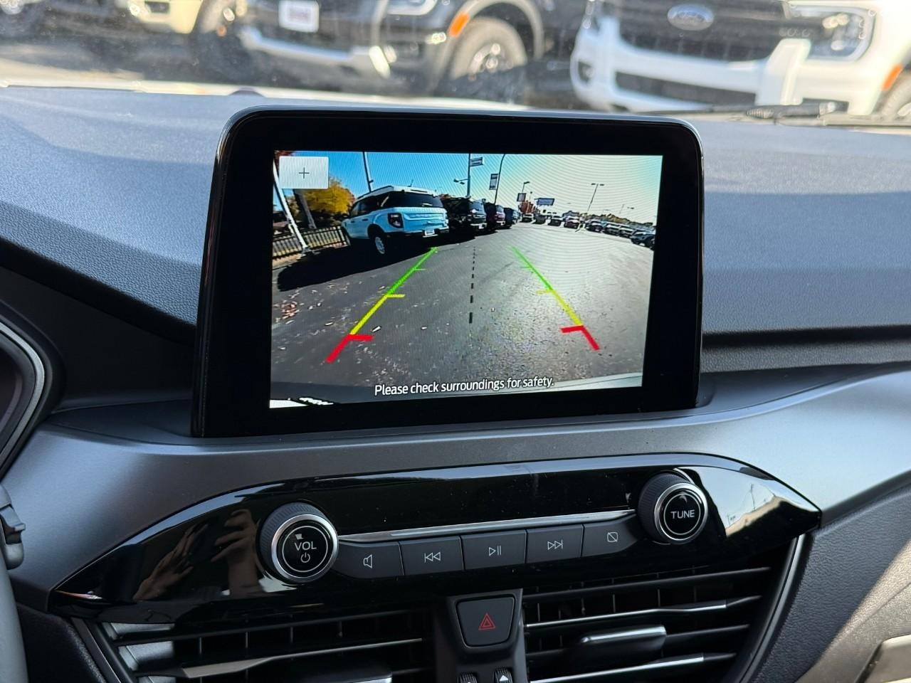 Ford Escape Vehicle Full-screen Gallery Image 19