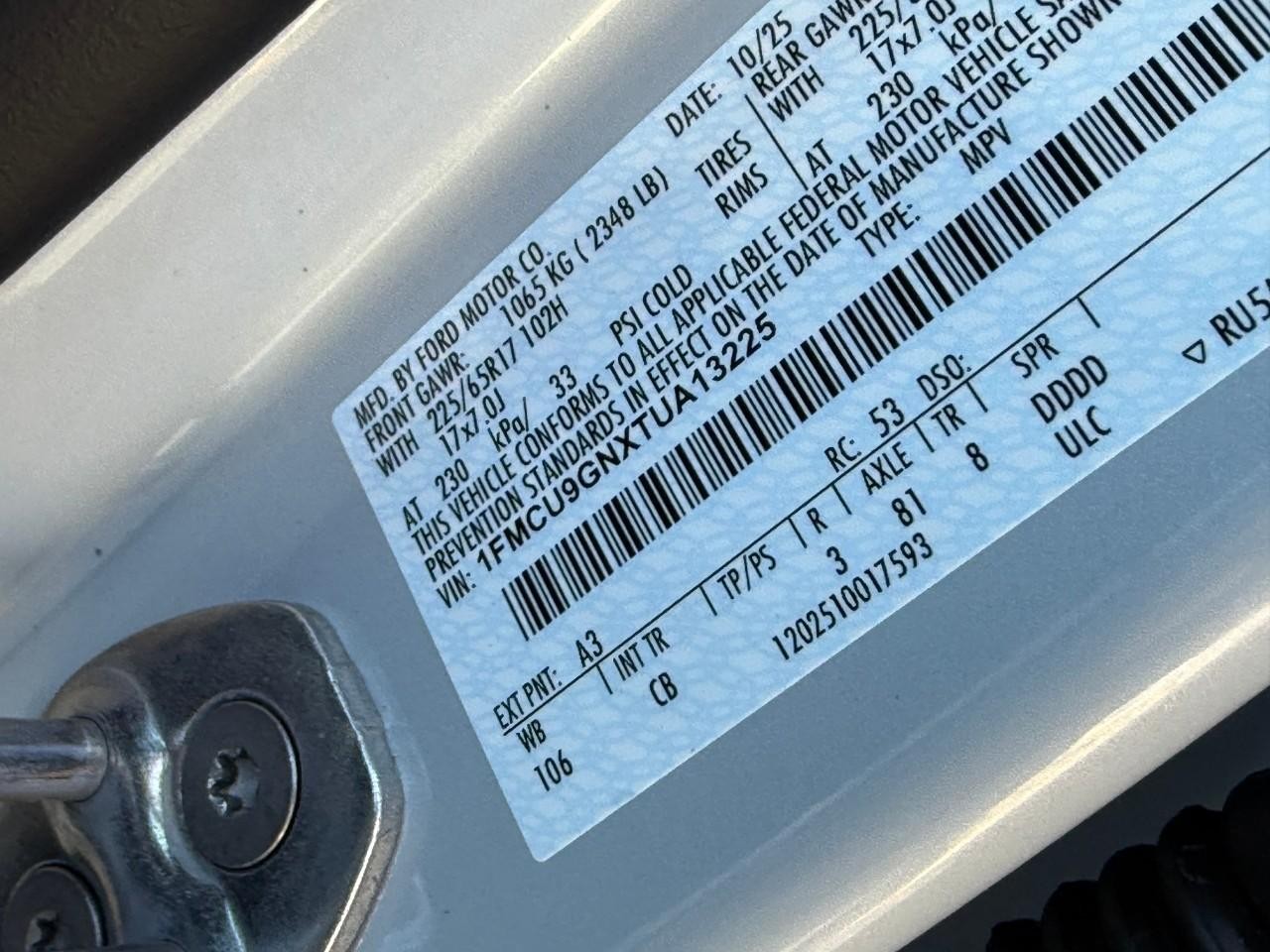 Ford Escape Vehicle Full-screen Gallery Image 20