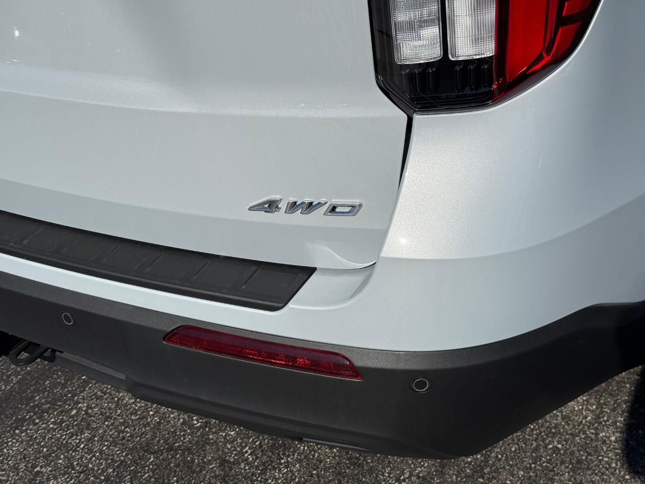 Ford Explorer Vehicle Full-screen Gallery Image 04