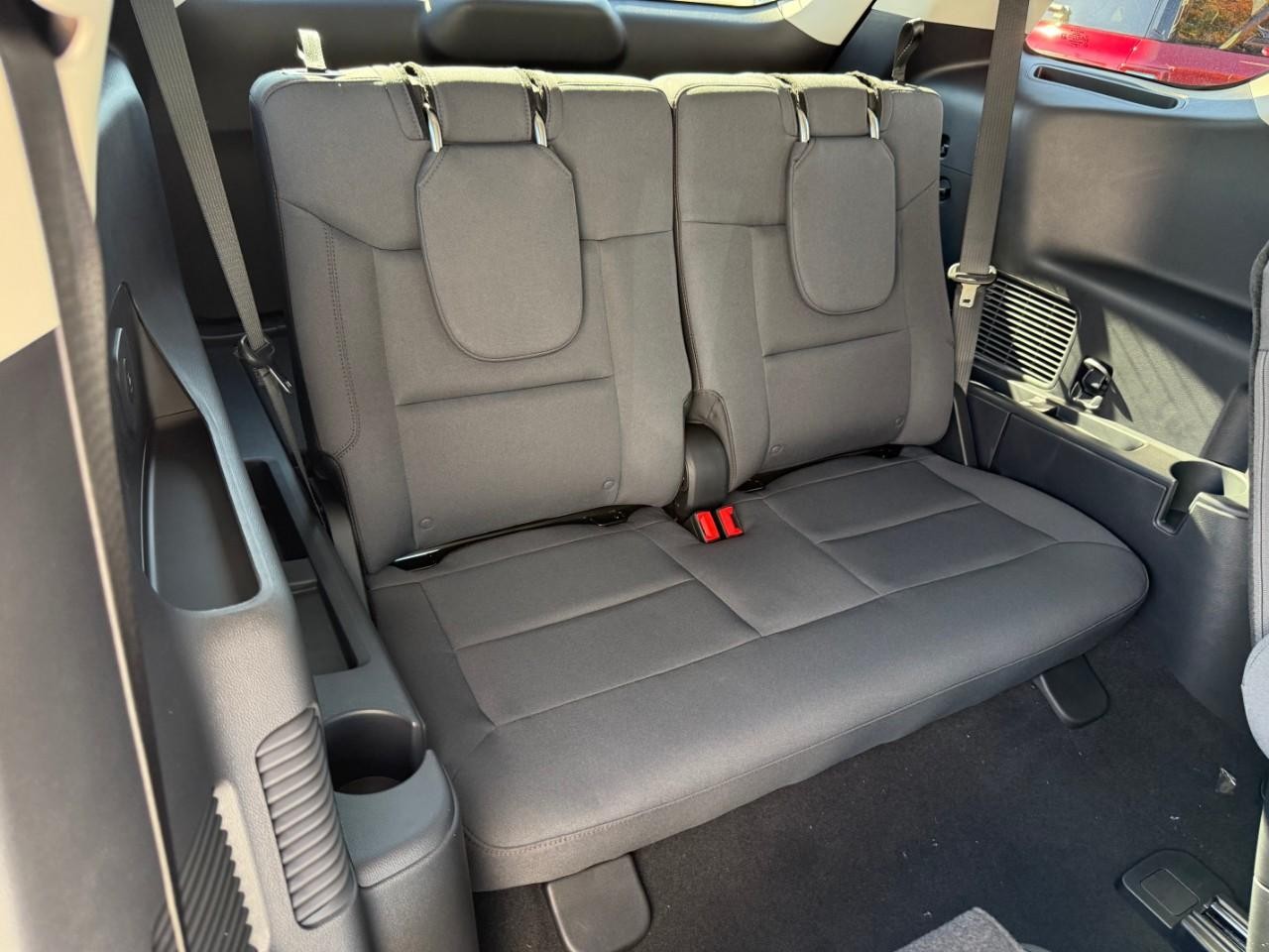 Ford Explorer Vehicle Full-screen Gallery Image 07