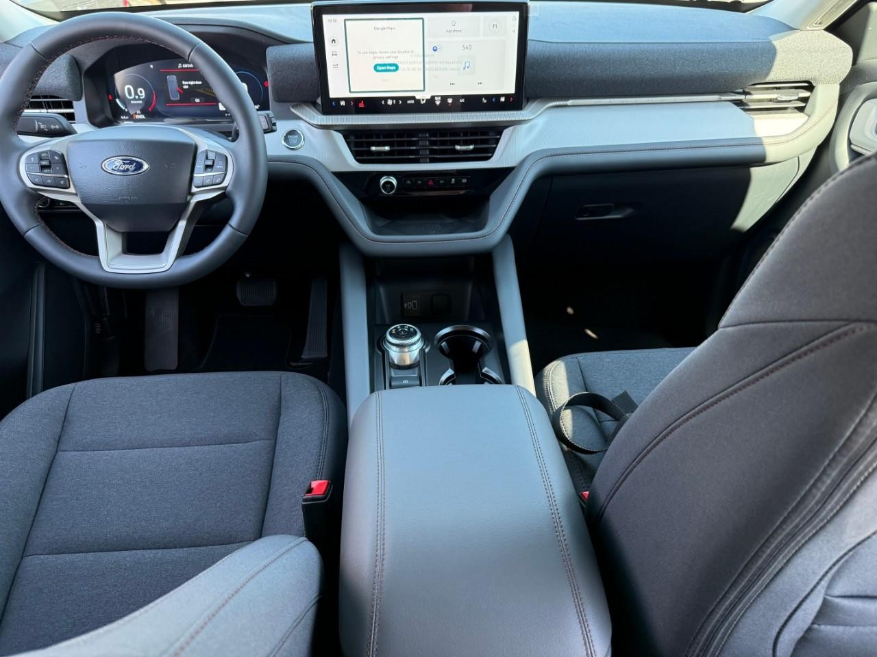 Ford Explorer Vehicle Full-screen Gallery Image 08