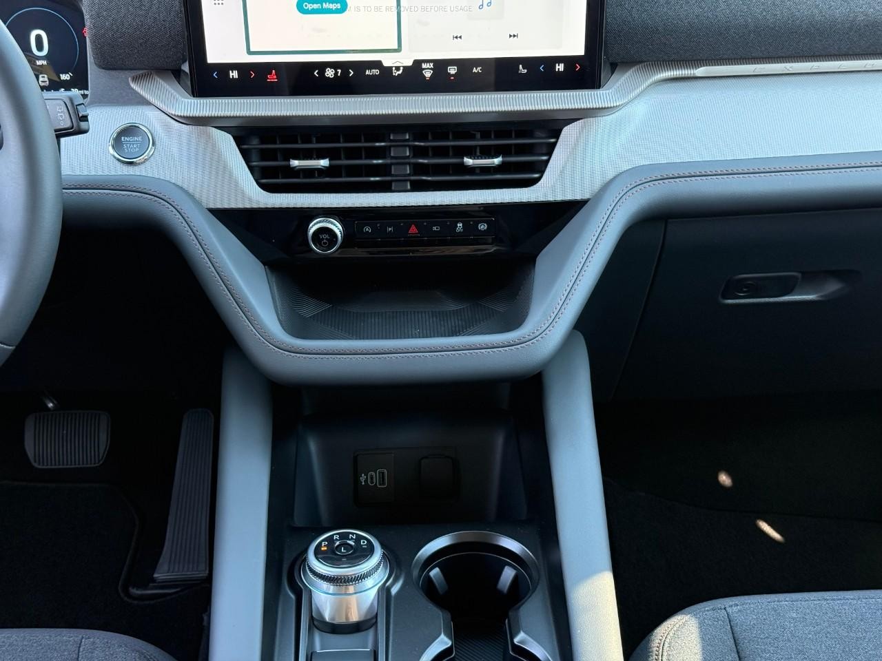 Ford Explorer Vehicle Full-screen Gallery Image 11