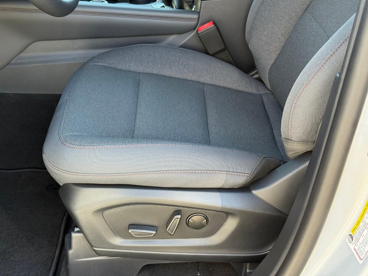 Ford Explorer Vehicle Full-screen Gallery Image 14