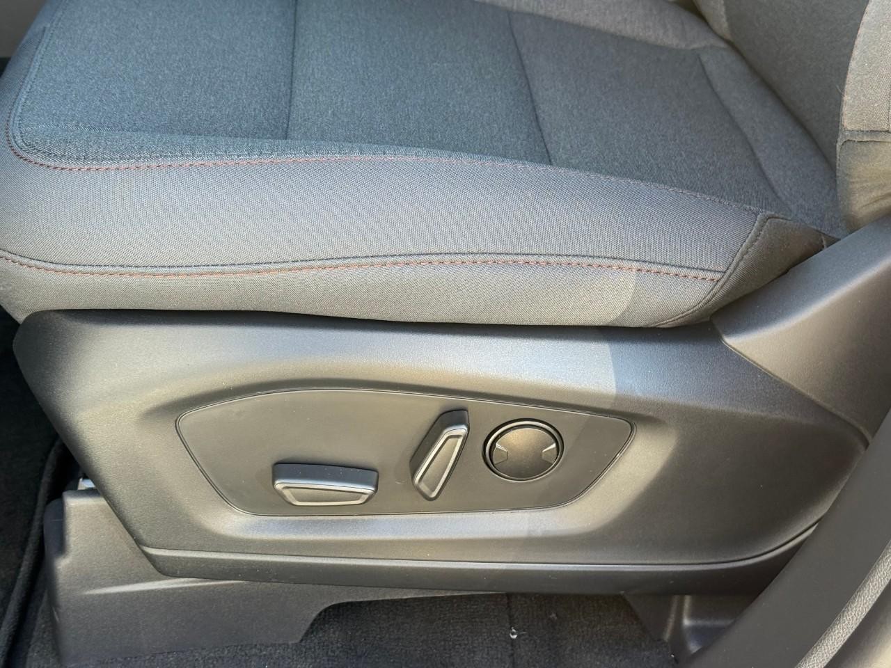 Ford Explorer Vehicle Full-screen Gallery Image 15