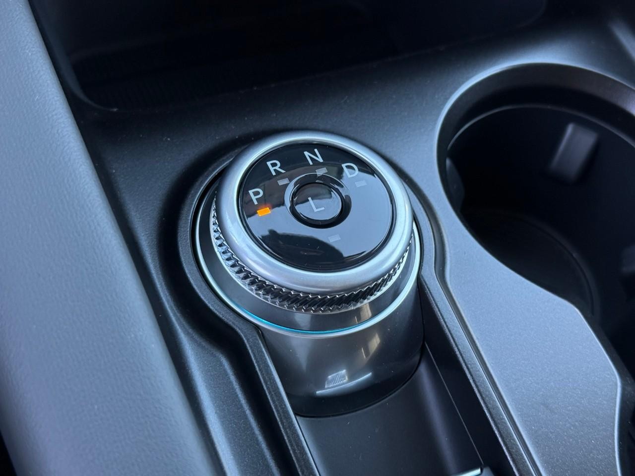 Ford Explorer Vehicle Full-screen Gallery Image 16