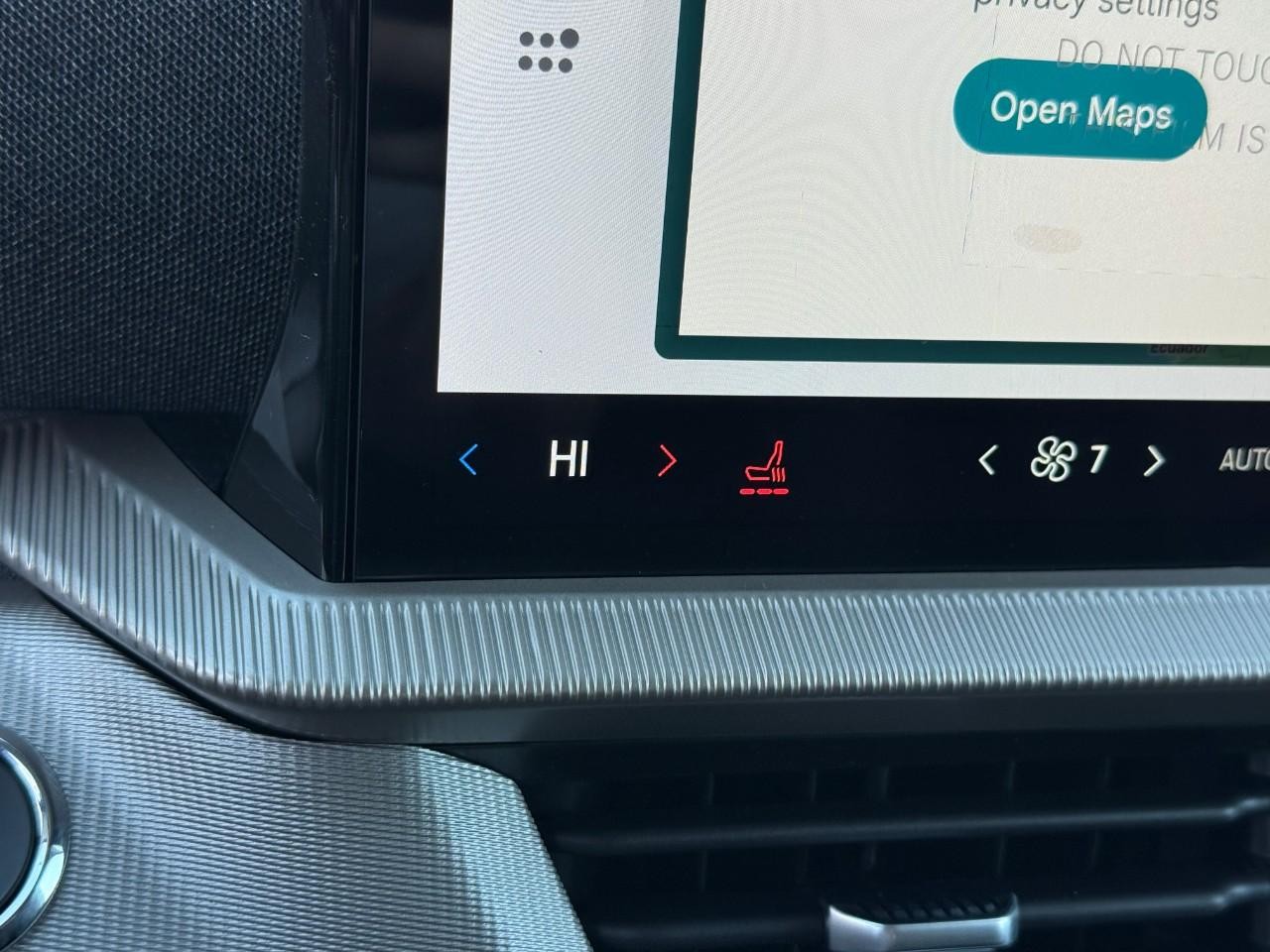 Ford Explorer Vehicle Full-screen Gallery Image 17