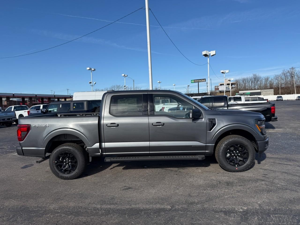 Ford F-150 Vehicle Full-screen Gallery Image 02