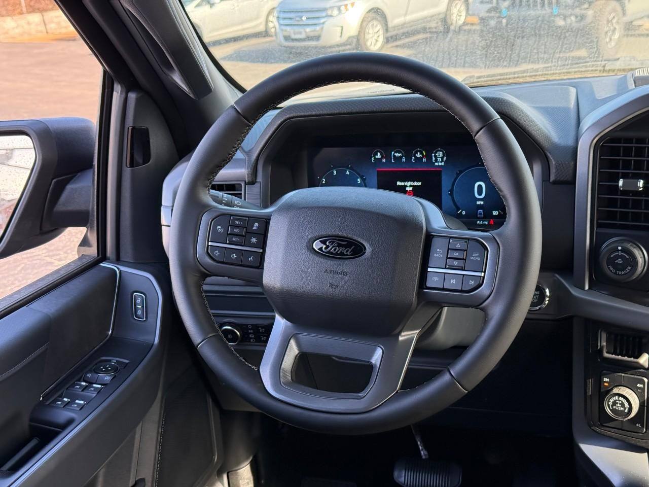 Ford F-150 Vehicle Full-screen Gallery Image 07