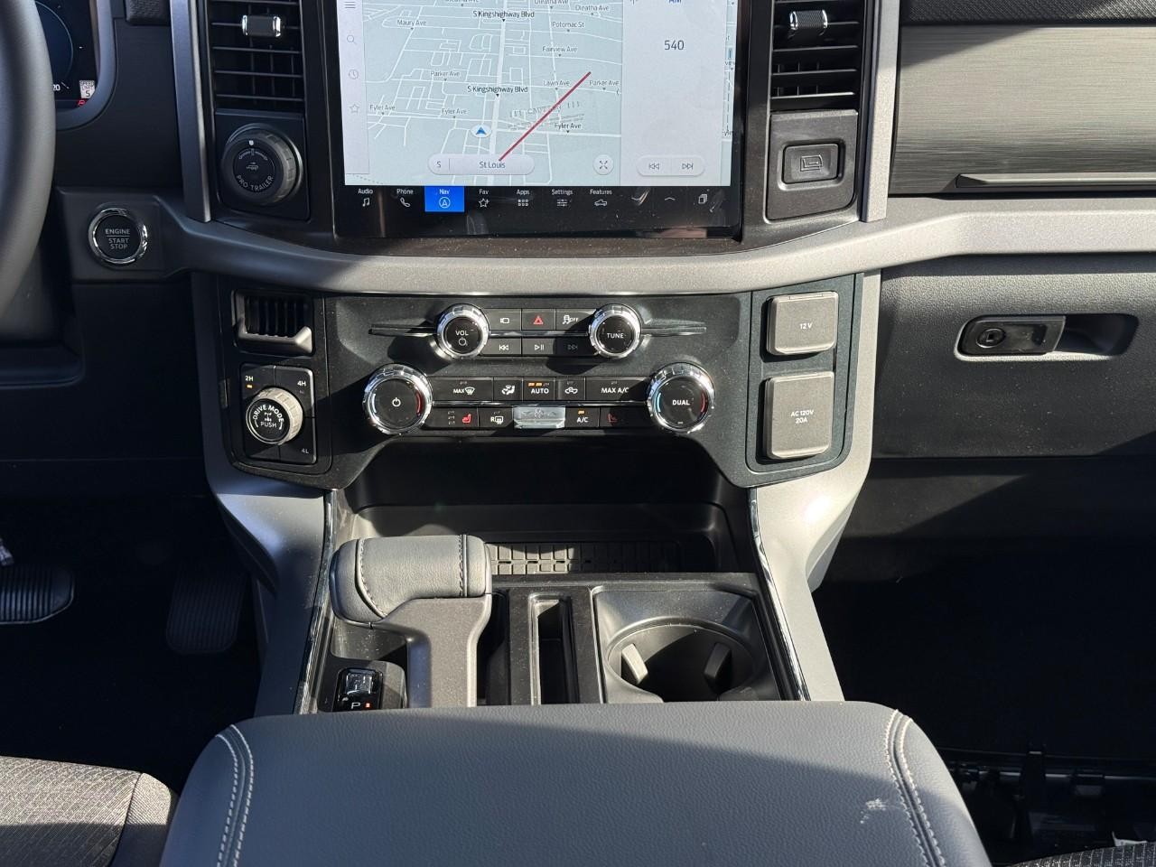 Ford F-150 Vehicle Full-screen Gallery Image 09