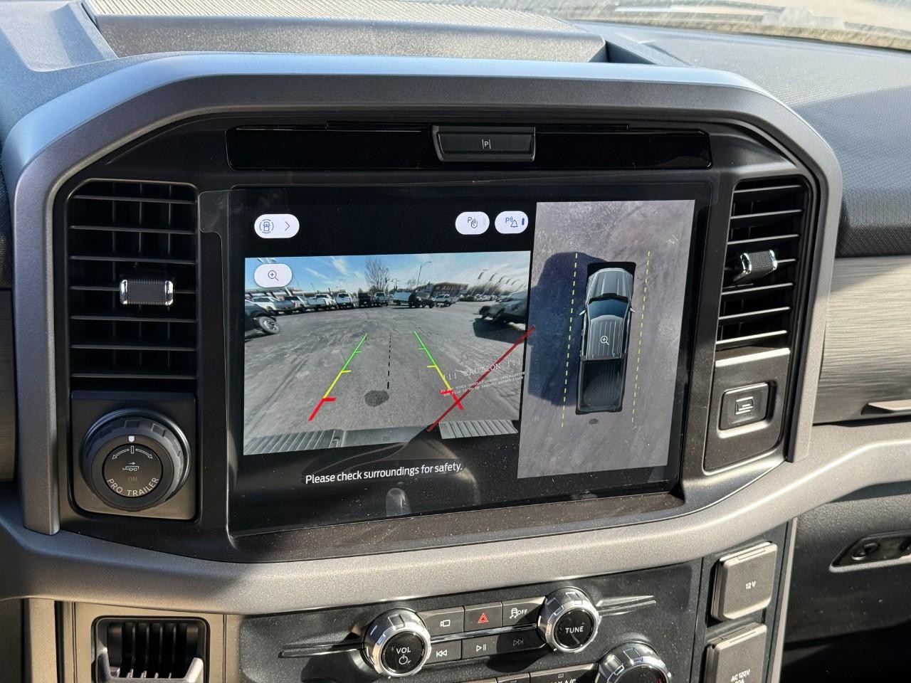 Ford F-150 Vehicle Full-screen Gallery Image 17