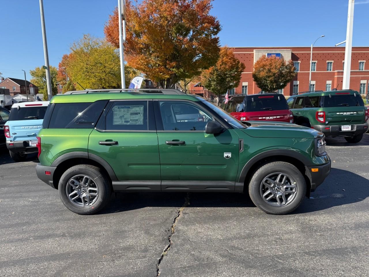 Ford Bronco Sport Vehicle Full-screen Gallery Image 02