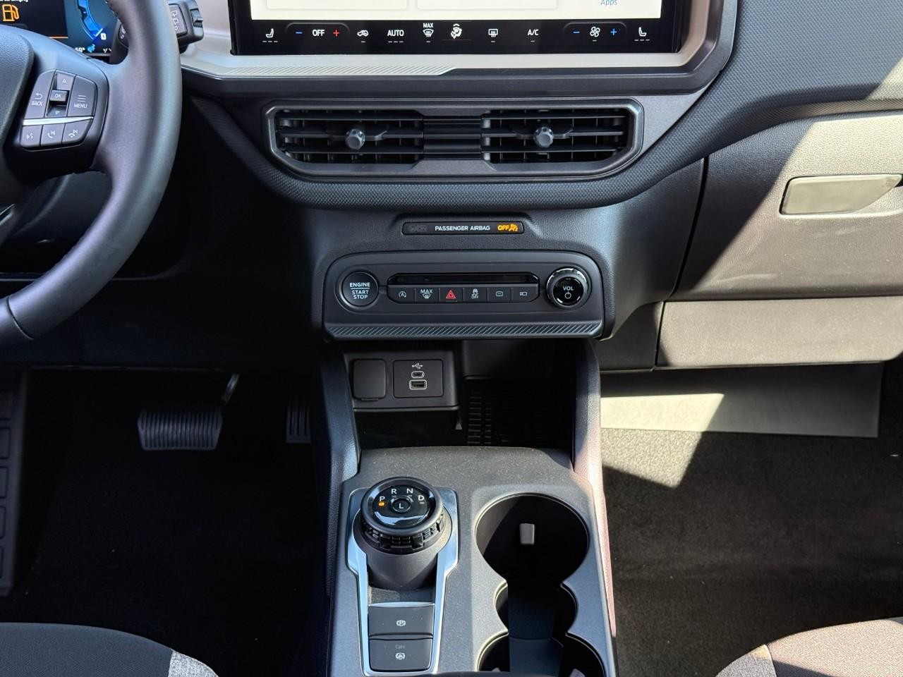 Ford Bronco Sport Vehicle Full-screen Gallery Image 09