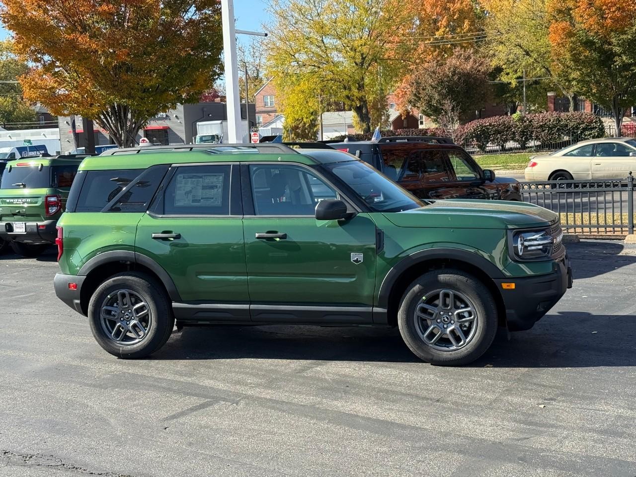 Ford Bronco Sport Vehicle Full-screen Gallery Image 02
