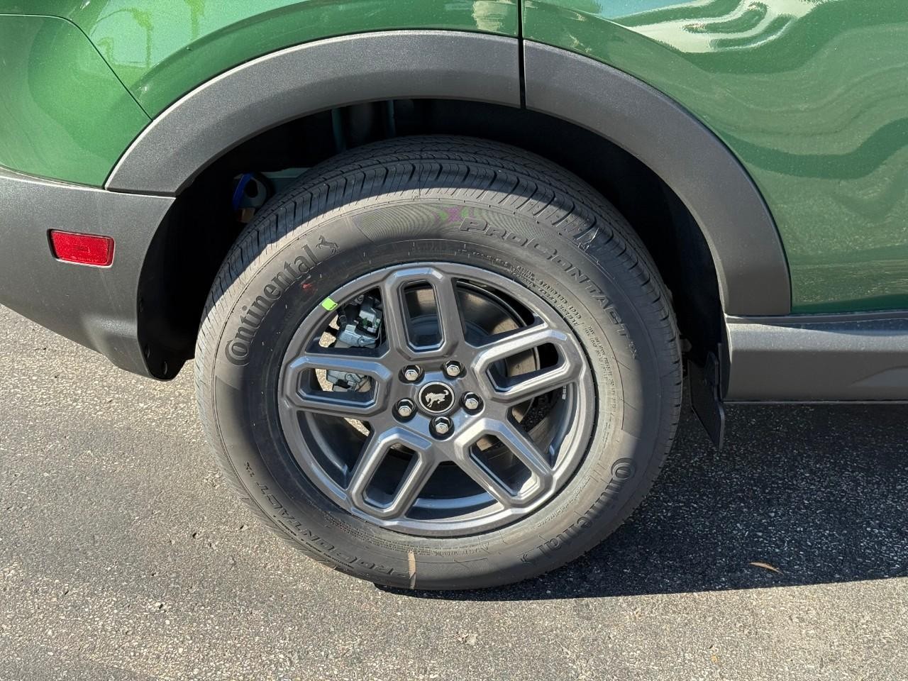 Ford Bronco Sport Vehicle Full-screen Gallery Image 04