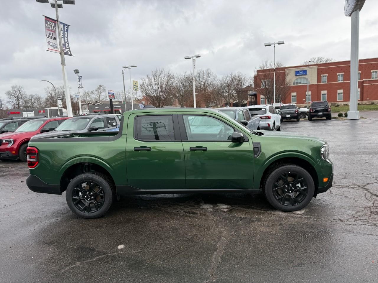 Ford Maverick Vehicle Full-screen Gallery Image 02