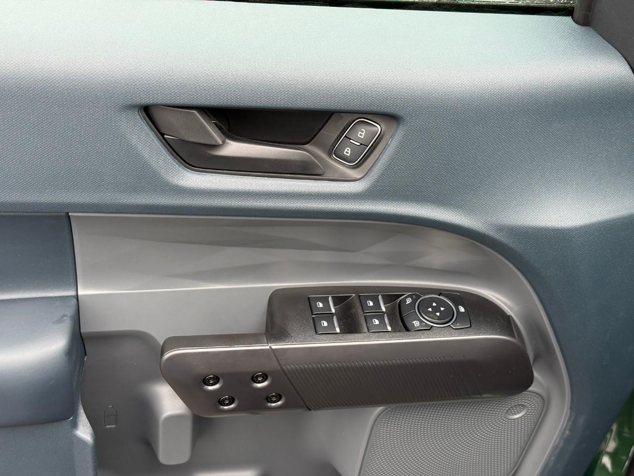 Ford Maverick Vehicle Full-screen Gallery Image 10