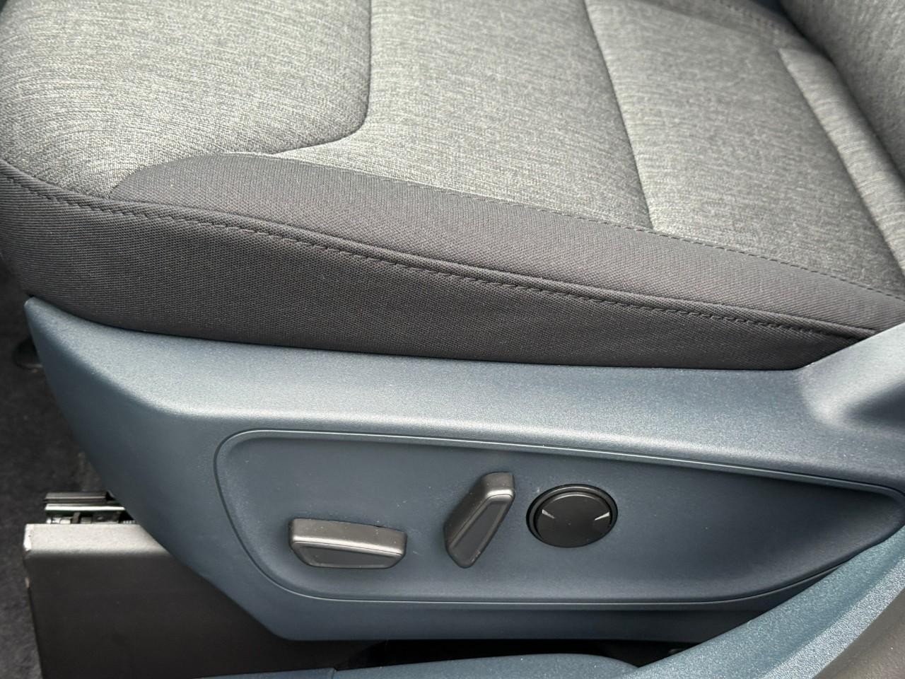 Ford Maverick Vehicle Full-screen Gallery Image 12