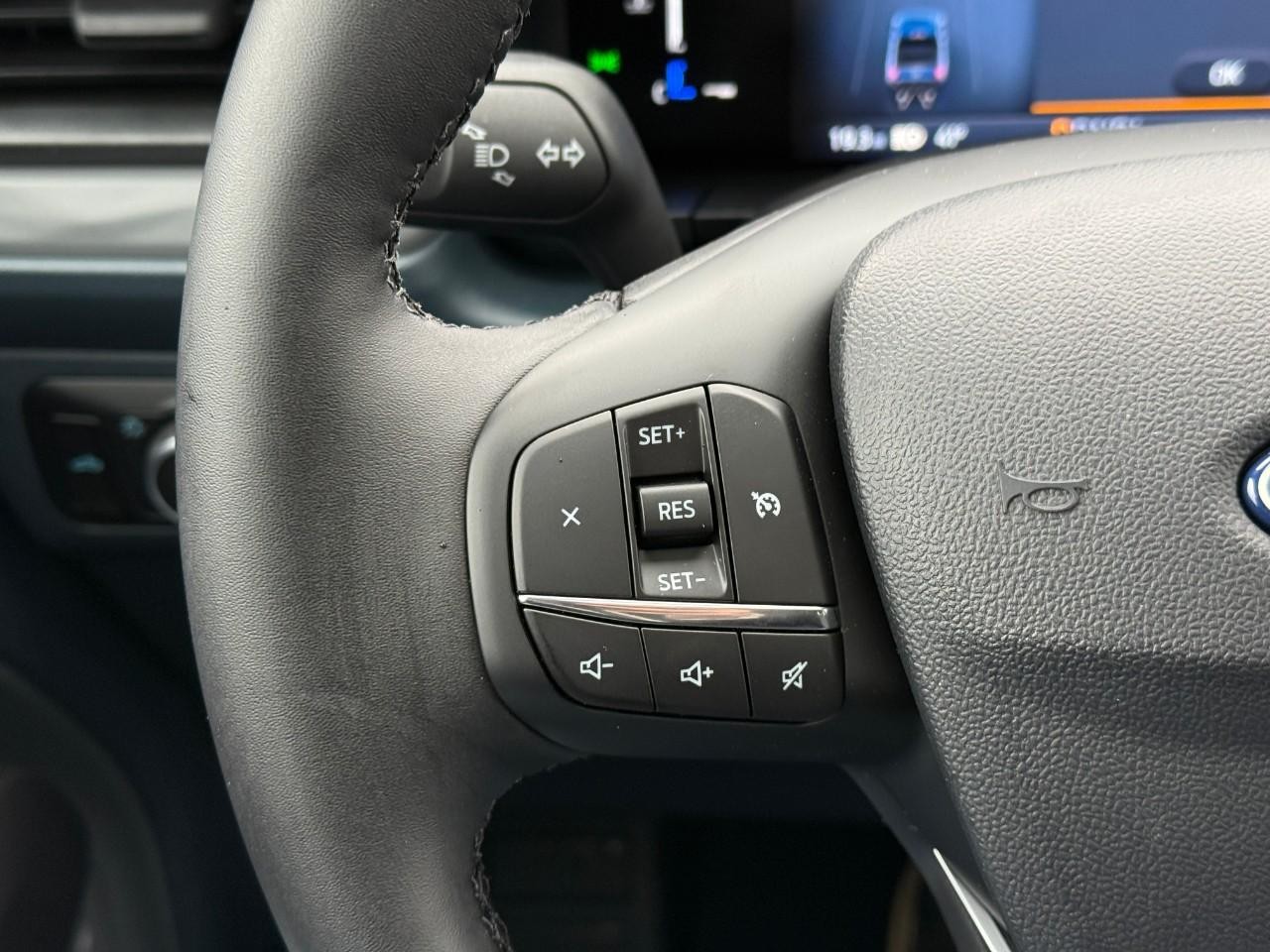 Ford Maverick Vehicle Full-screen Gallery Image 16