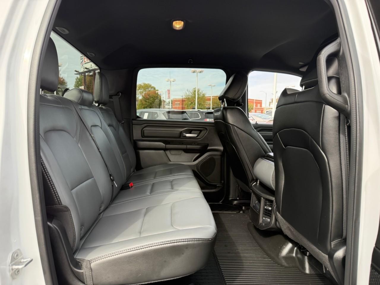 Ram 1500 Vehicle Full-screen Gallery Image 05