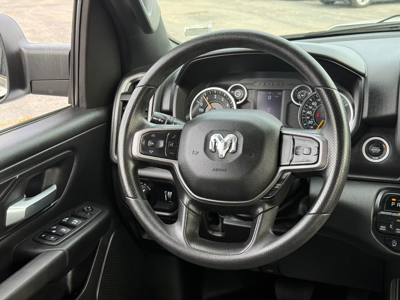 Ram 1500 Vehicle Full-screen Gallery Image 07