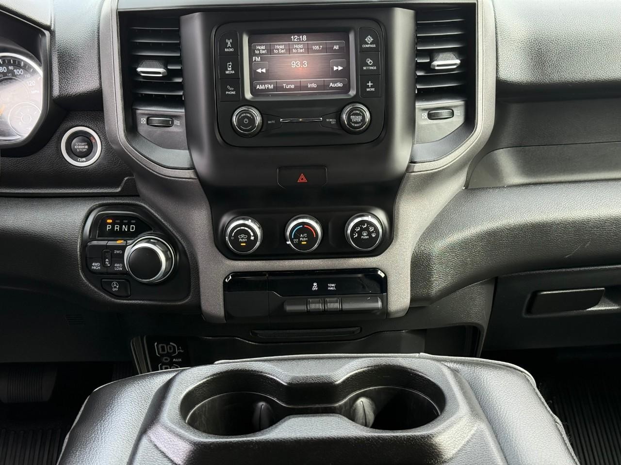 Ram 1500 Vehicle Full-screen Gallery Image 09