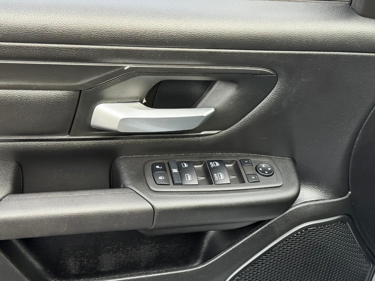 Ram 1500 Vehicle Full-screen Gallery Image 10