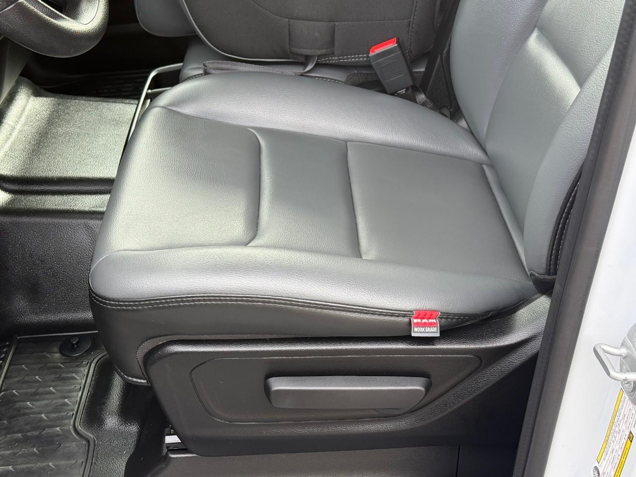 Ram 1500 Vehicle Full-screen Gallery Image 11