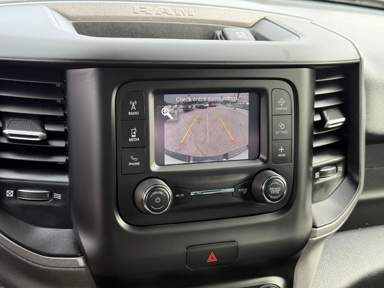 Ram 1500 Vehicle Full-screen Gallery Image 17