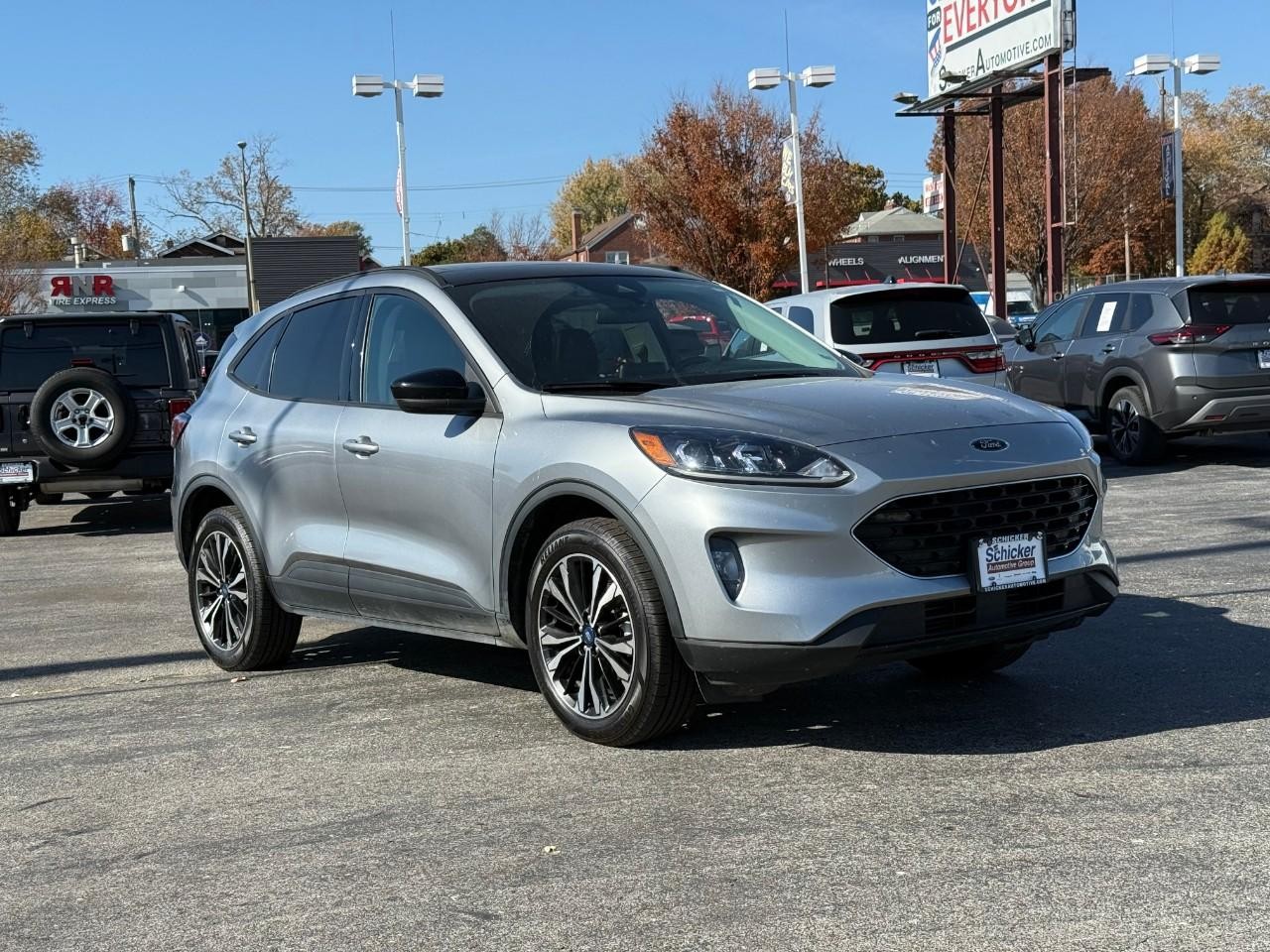 Ford Escape Vehicle Full-screen Gallery Image 05