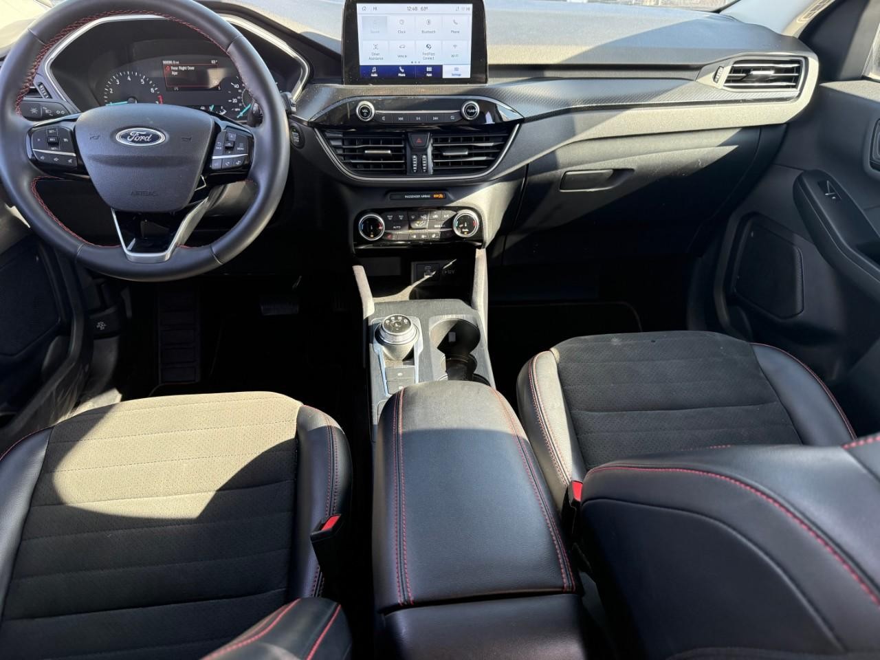 Ford Escape Vehicle Full-screen Gallery Image 10