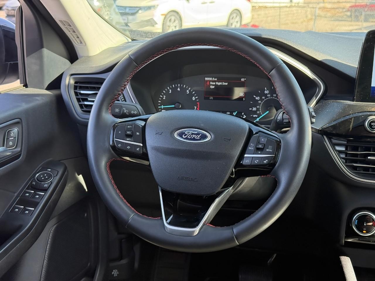 Ford Escape Vehicle Full-screen Gallery Image 11