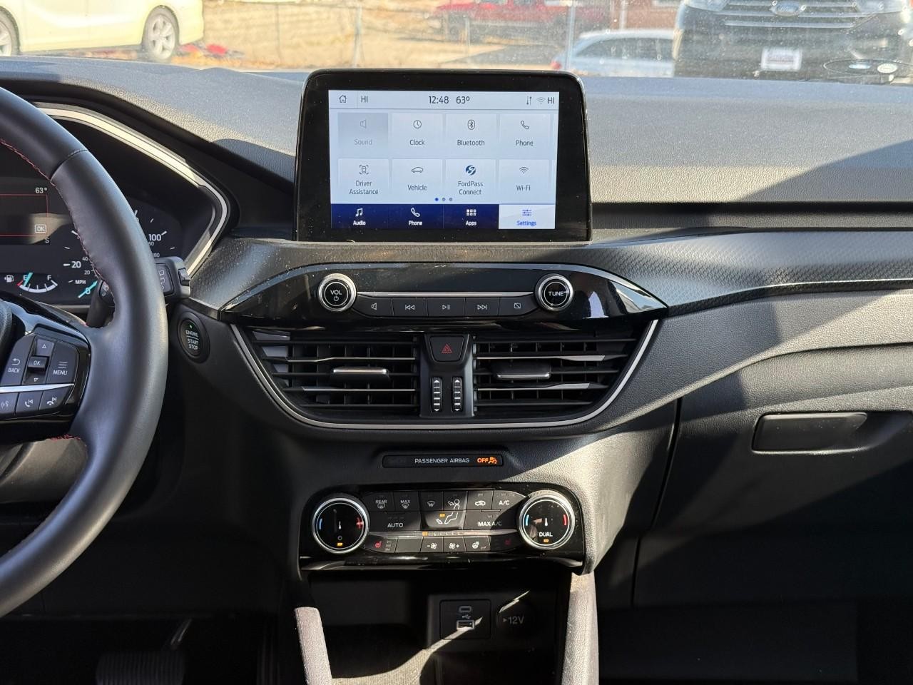 Ford Escape Vehicle Full-screen Gallery Image 12