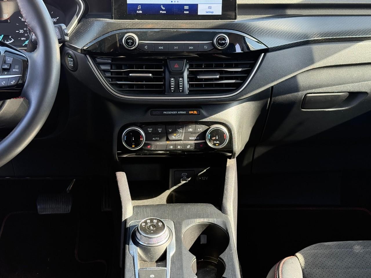 Ford Escape Vehicle Full-screen Gallery Image 13