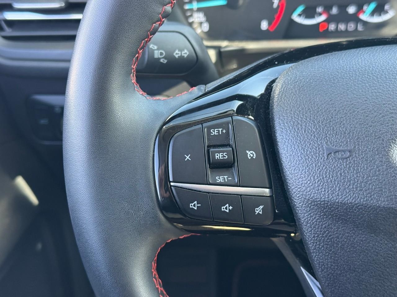 Ford Escape Vehicle Full-screen Gallery Image 19