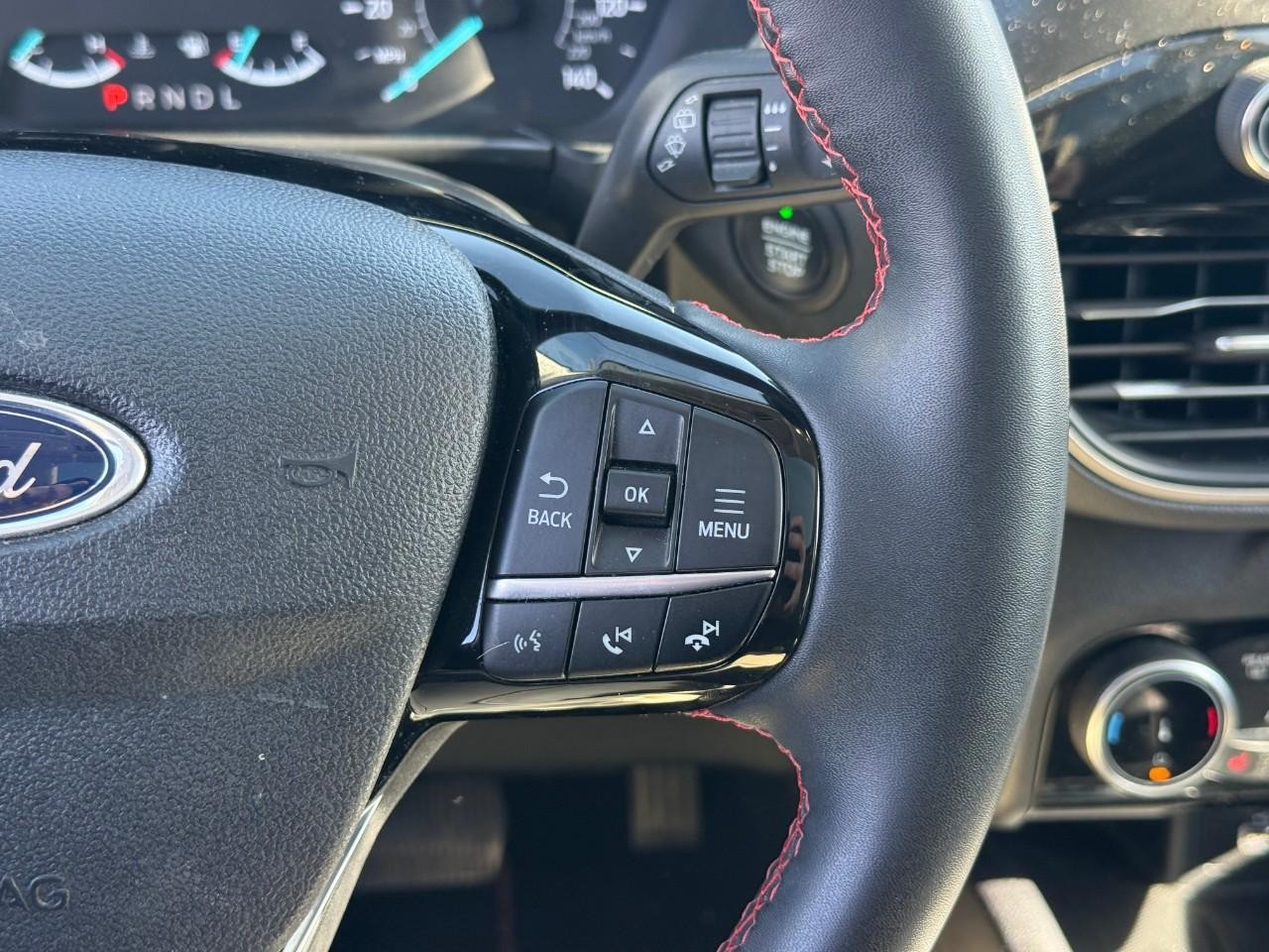 Ford Escape Vehicle Full-screen Gallery Image 20