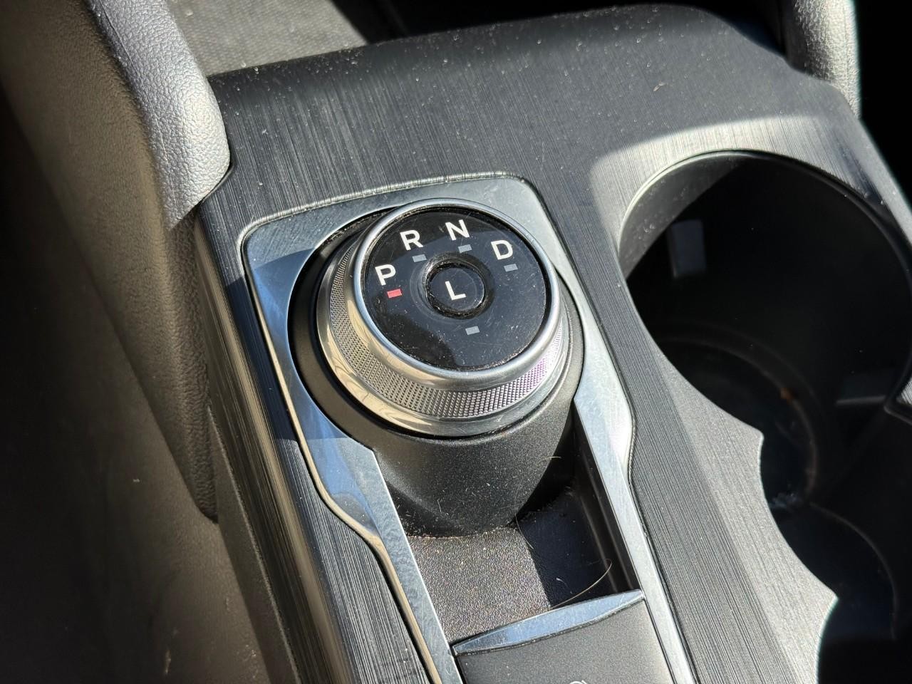 Ford Escape Vehicle Full-screen Gallery Image 22