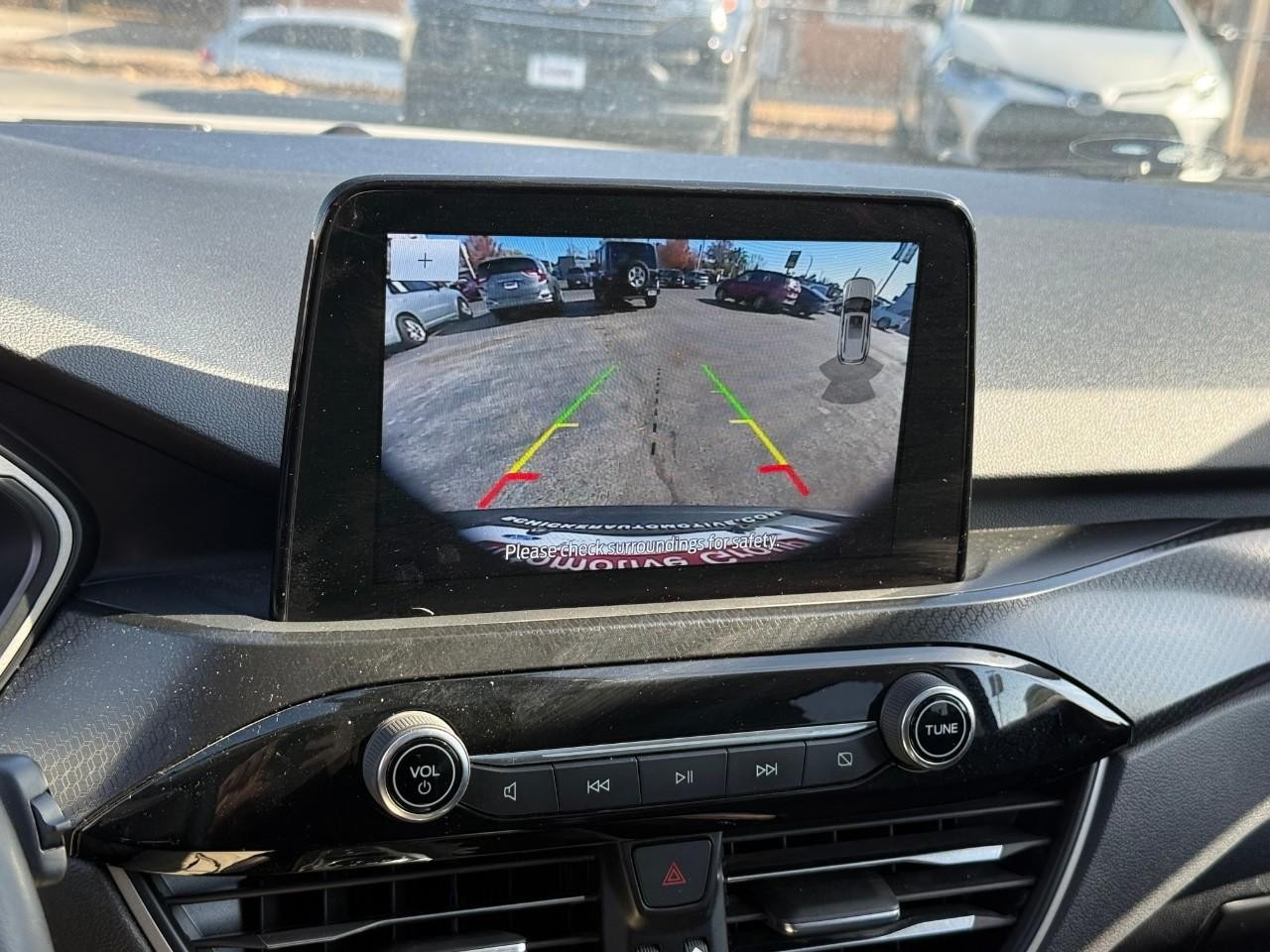 Ford Escape Vehicle Full-screen Gallery Image 24