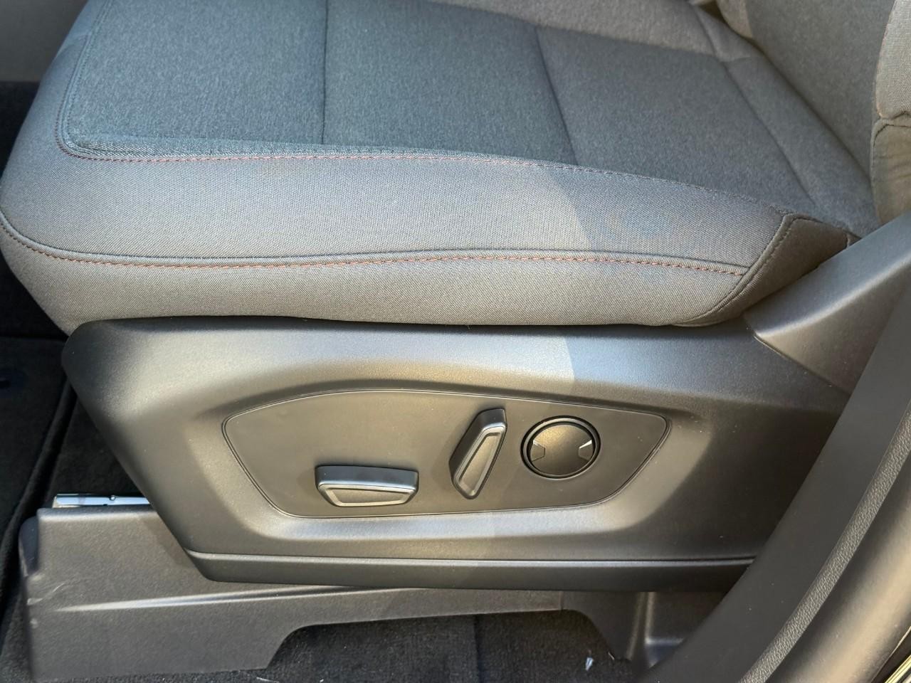 Ford Explorer Vehicle Full-screen Gallery Image 11