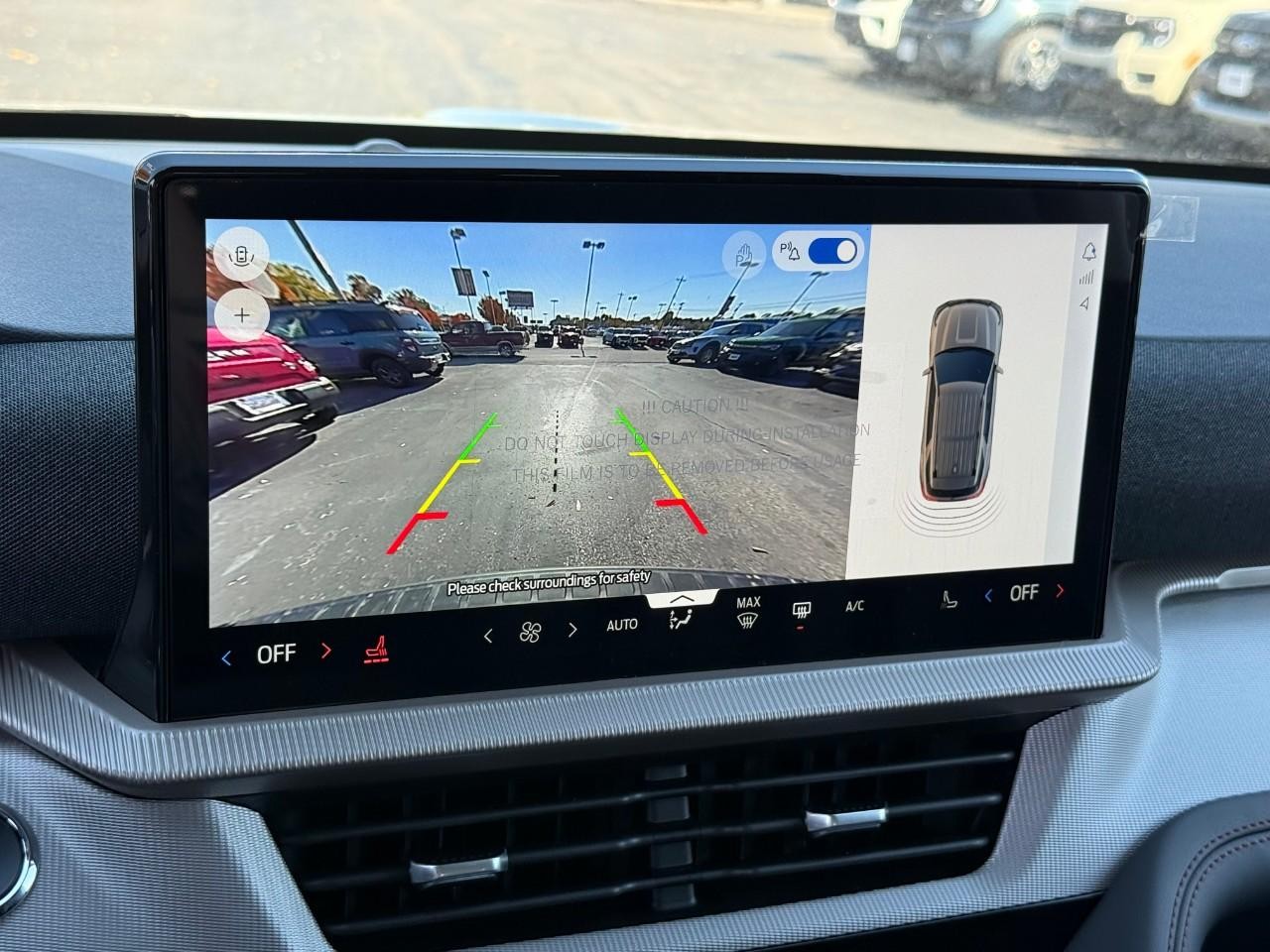 Ford Explorer Vehicle Full-screen Gallery Image 16