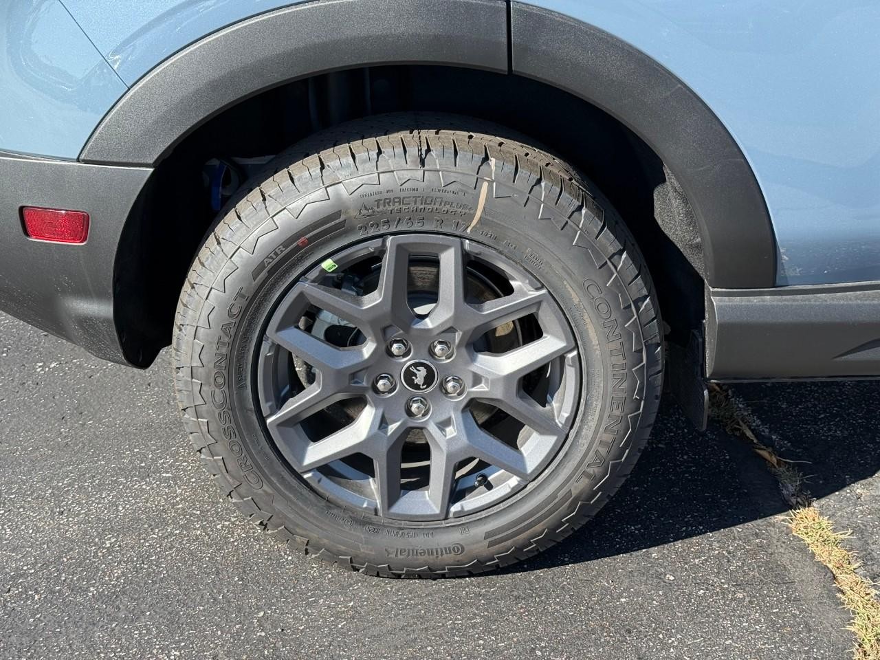 Ford Bronco Sport Vehicle Full-screen Gallery Image 04