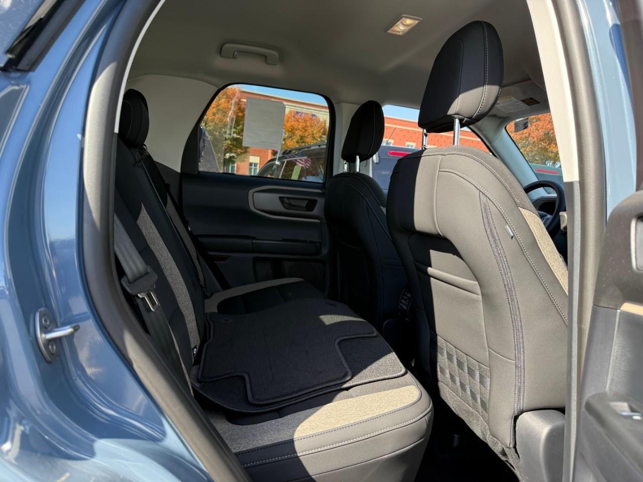 Ford Bronco Sport Vehicle Full-screen Gallery Image 05