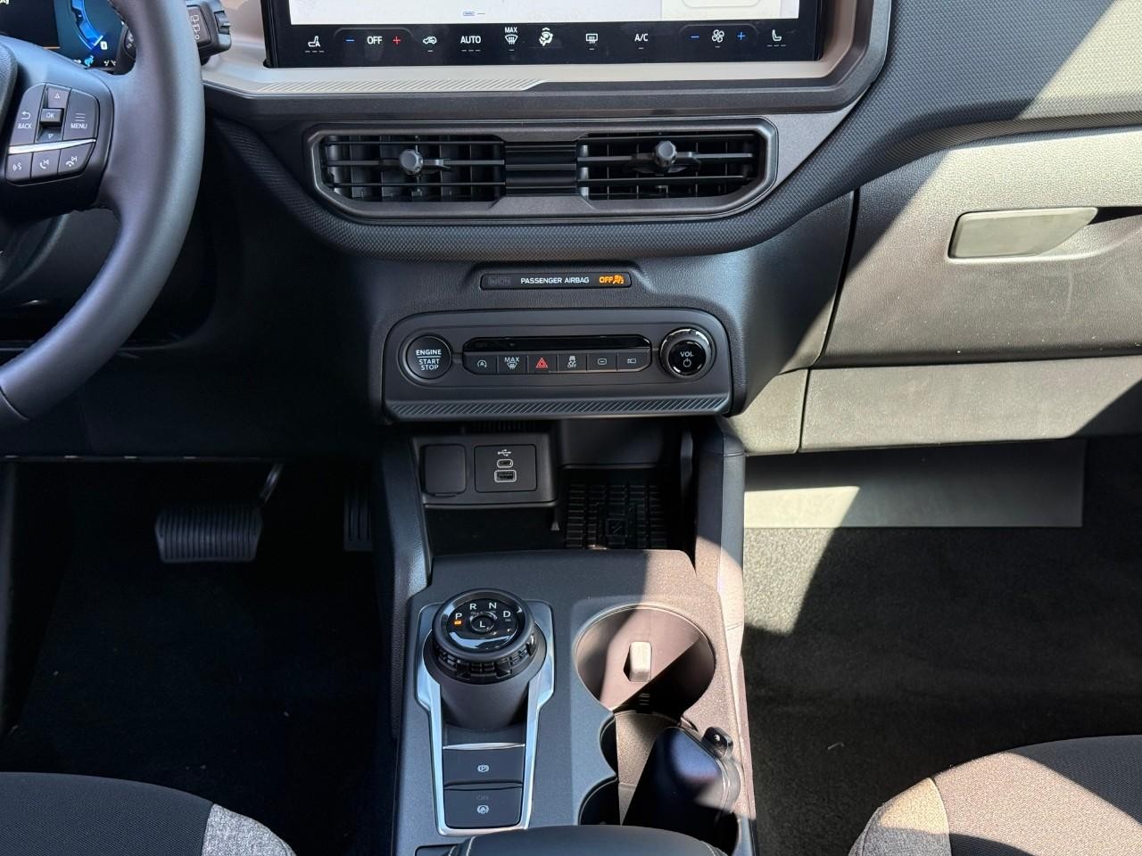 Ford Bronco Sport Vehicle Full-screen Gallery Image 09