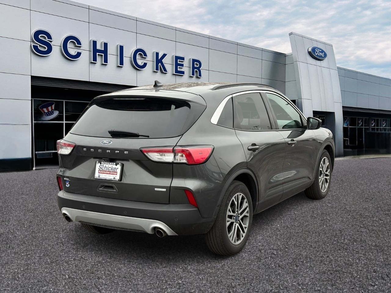 Ford Escape Vehicle Full-screen Gallery Image 02