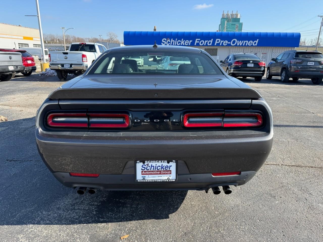 Dodge Challenger Vehicle Full-screen Gallery Image 06