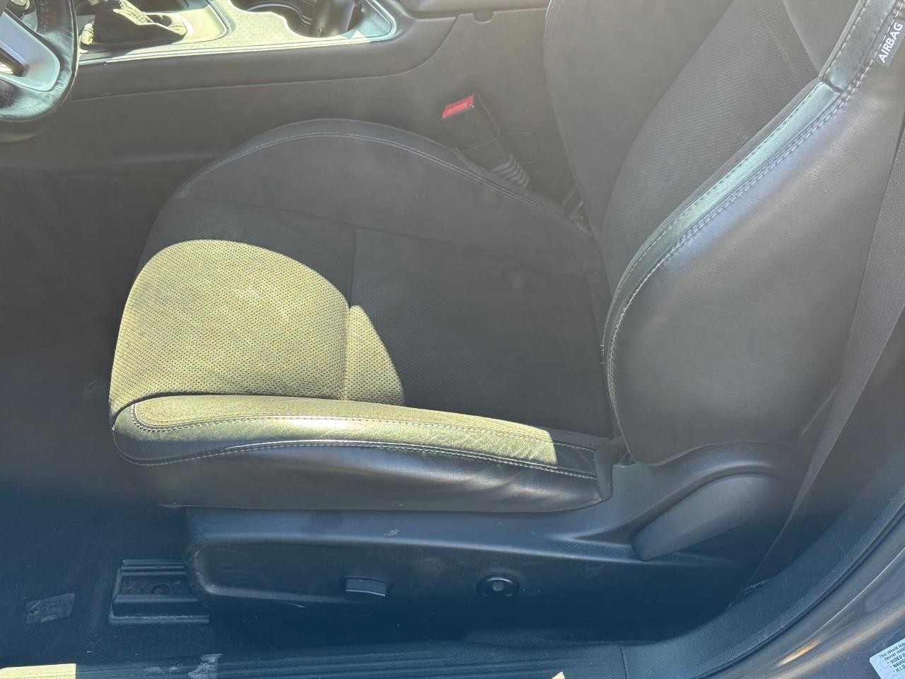 Dodge Challenger Vehicle Full-screen Gallery Image 09