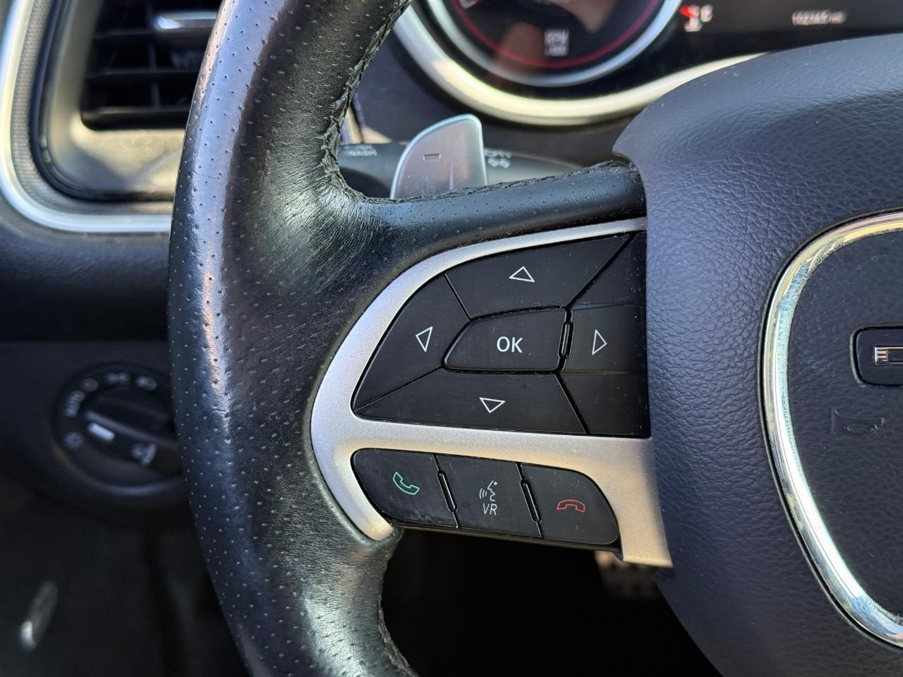 Dodge Challenger Vehicle Full-screen Gallery Image 11