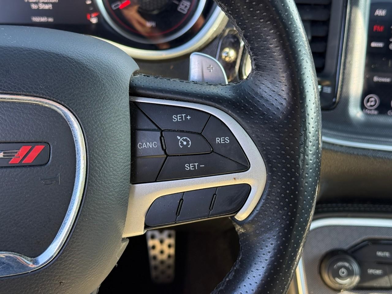 Dodge Challenger Vehicle Full-screen Gallery Image 12