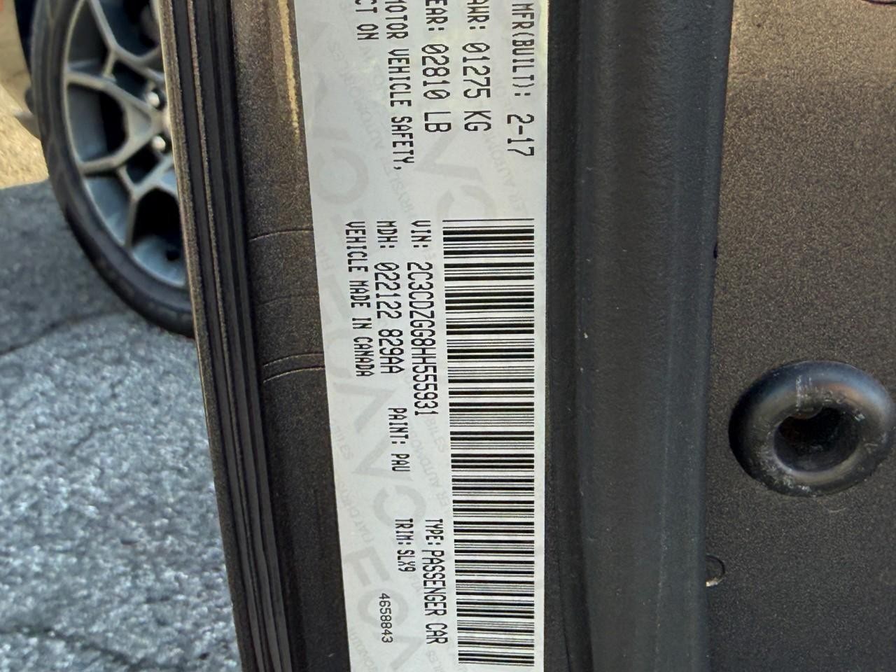 Dodge Challenger Vehicle Full-screen Gallery Image 17