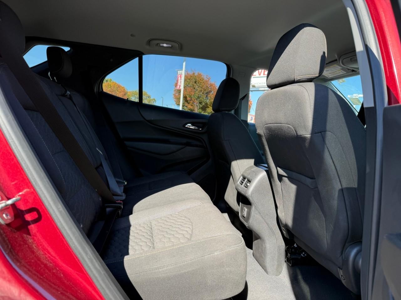 Chevrolet Equinox Vehicle Full-screen Gallery Image 05